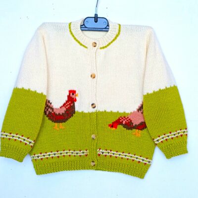 Gilet enfant avec des poules, tricot main , taille 2 ans