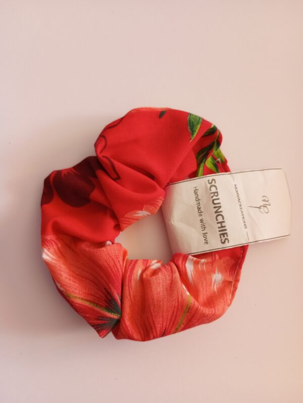 chouchou rouge fleuri