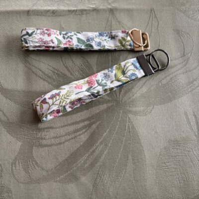Porte clé dragonne en tissus liberty fleuri