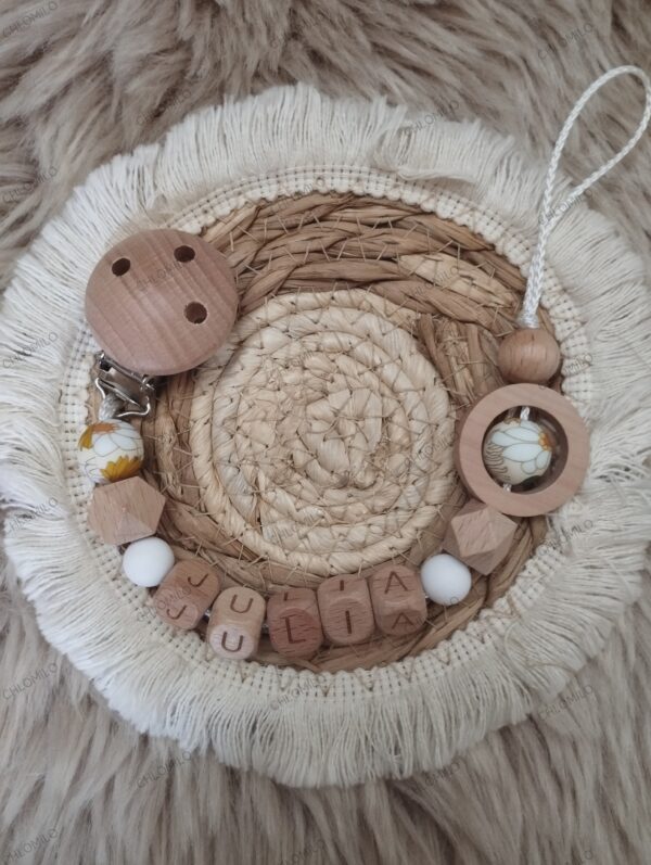 attache tétine perles motifs
