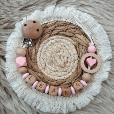 attache tétine coeur