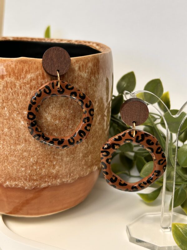 Boucles d’oreilles anneaux léopard marron