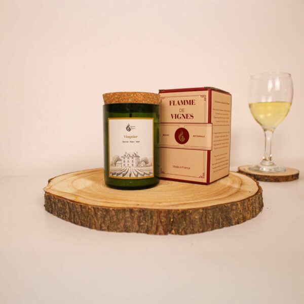 Bougie parfumeé Viognier et son coffret artisanal Flamme de Vignes sur bois brut