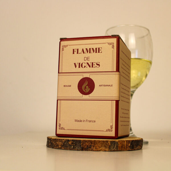 Bougie parfumée artisanale Chardonnay faite main – Flamme de Vignes – bouteille de vin recyclée avec notes de citron, pomme et vanille