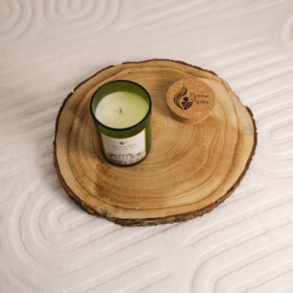 Bougie parfumée artisanale faite main- vue du dessus sur rondin de bois