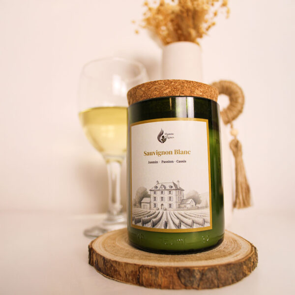 Bougie parfumée artisanale faite main- flacon recyclé vert et verre de vin blanc