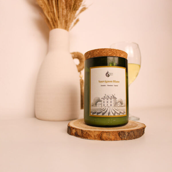 Bougie parfumée artisanale faite main – mise en scène sur fond de pampa