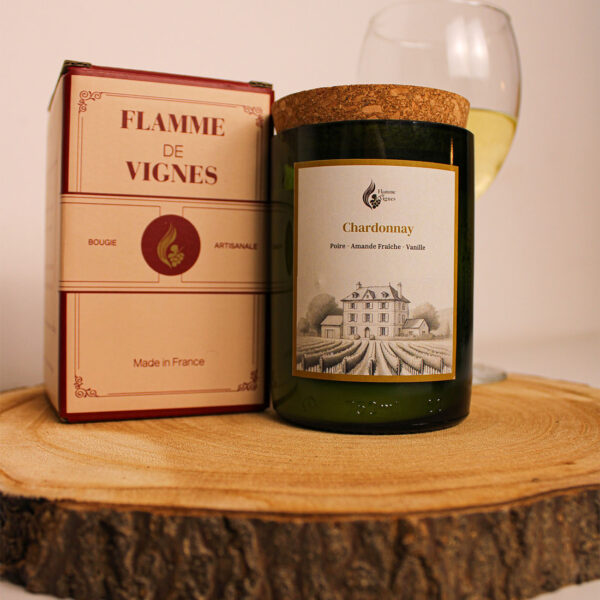 Bougie parfumée Chardonnay faite main – Flamme de Vignes – bouteille de vin recyclée avec notes de citron, pomme et vanille