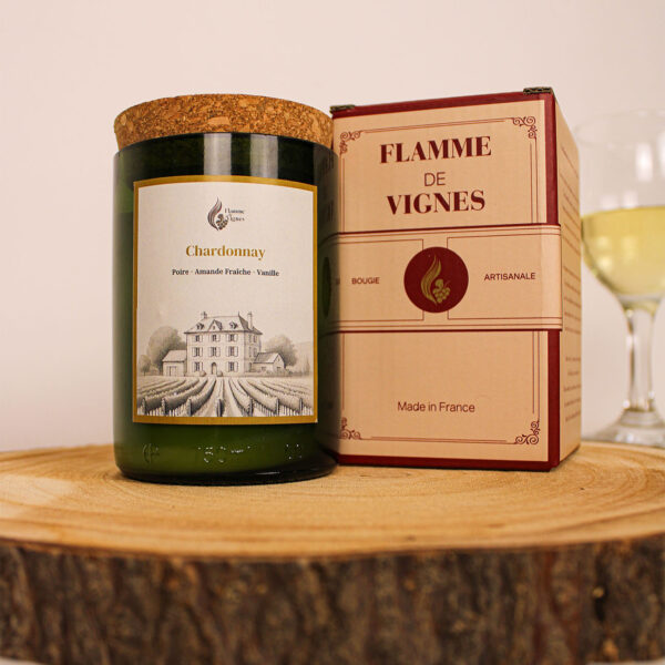 Bougie parfumée artisanale Chardonnay faite main – Flamme de Vignes – bouteille de vin recyclée avec notes de citron, pomme et vanille