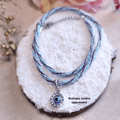 Collier en kumihimo bleu azur, marine et argent, et son charm en forme d'oeil