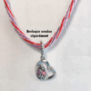 Collier kumihimo rouge, violet, rose métallisé, et son double charm en argent.