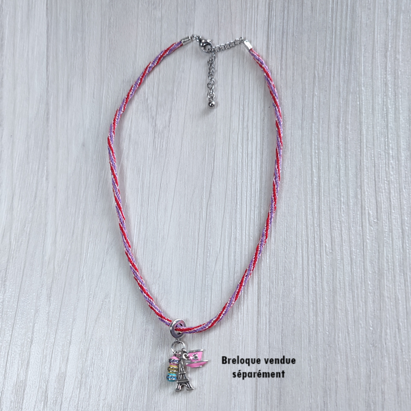 Collier kumihimo rouge, violet, rose métallisé, et son double charm en argent.