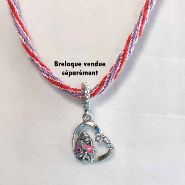 Collier kumihimo rouge, violet, rose métallisé, et son double charm en argent.