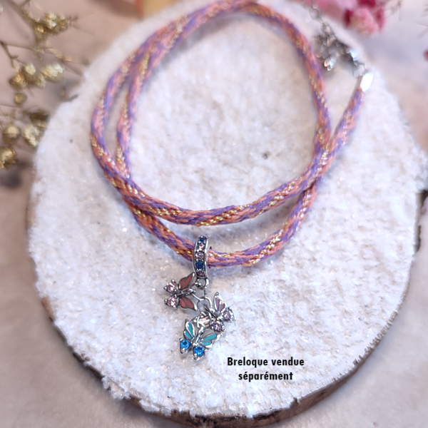 Collier kumihimo violet, orange et doré, et son double charm en argent.