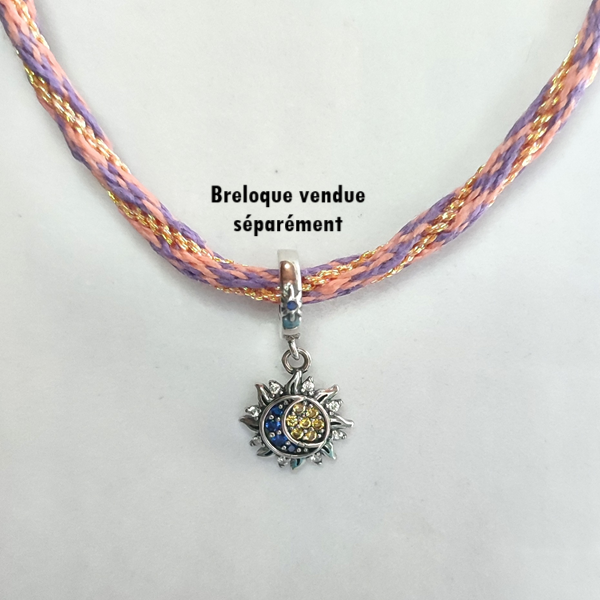 Collier kumihimo violet, orange et doré, et son double charm en argent.