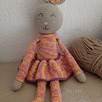 Poupée amigurumi Lapinette en robe