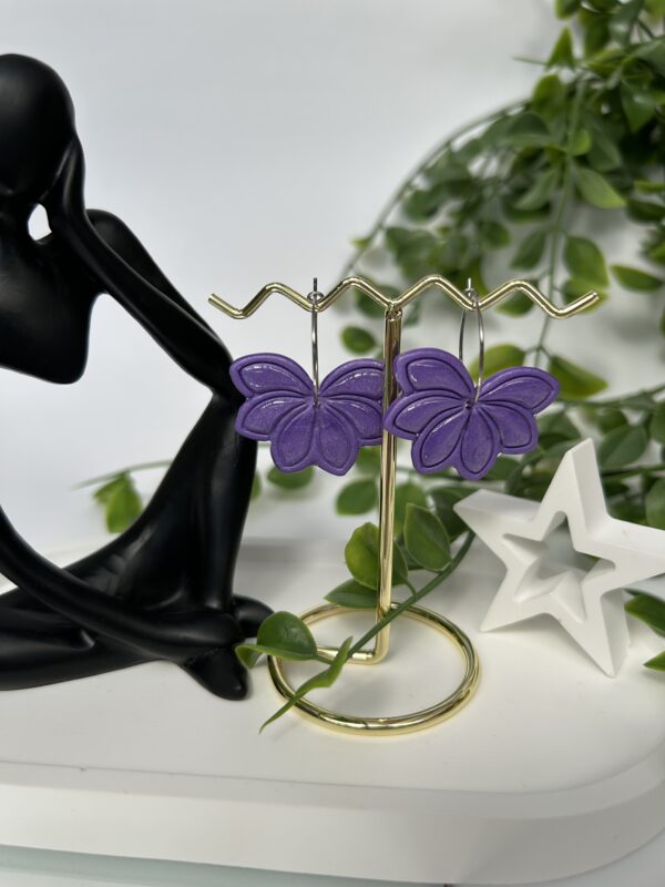 Boucles d’oreilles en pâte polymère « Fleur romantique et bohème » violette