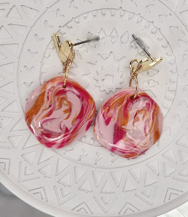 Boucles d’oreilles en pâte polymère « Tutti frutti » palet et coeur doré – Image 3