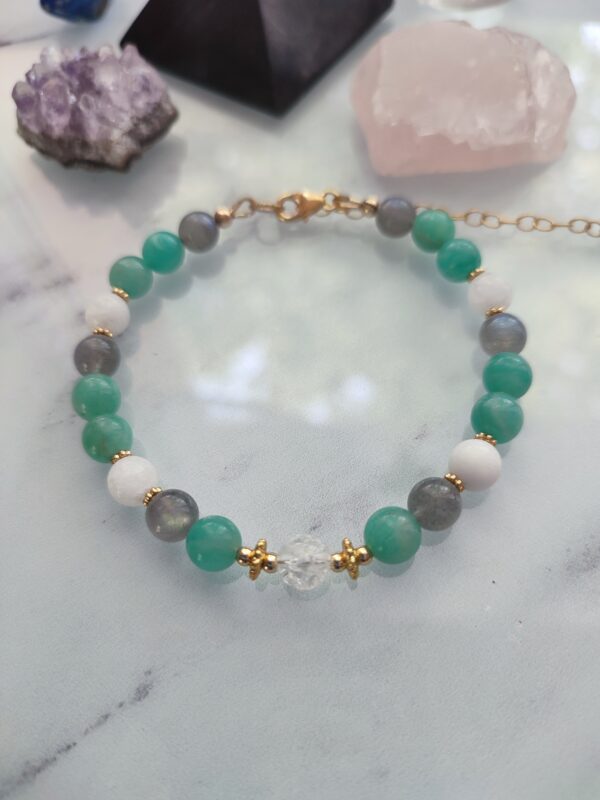 bracelet en Amazonite, Labradorite, Jade Blanche et Cristal de Roche Craquelé sur gold filled ( plaqué or supérieur) – Image 4