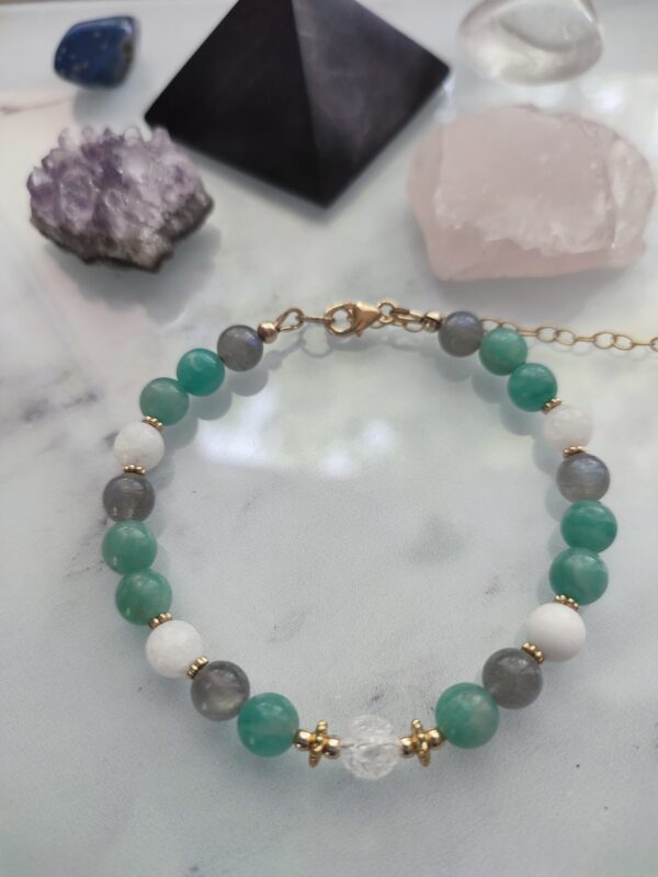 bracelet en Amazonite, Labradorite, Jade Blanche et Cristal de Roche Craquelé sur gold filled ( plaqué or supérieur) – Image 3
