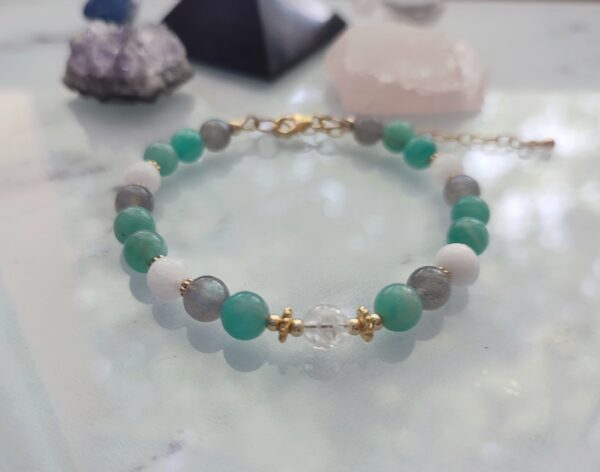 bracelet en Amazonite, Labradorite, Jade Blanche et Cristal de Roche Craquelé sur gold filled ( plaqué or supérieur) – Image 2