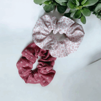 Scrunchie fleuri tons roses – coton doux – création artisanale
