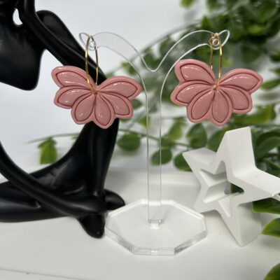 Boucles d’oreilles en pâte polymère « Fleur romantique et bohème » rose tendre
