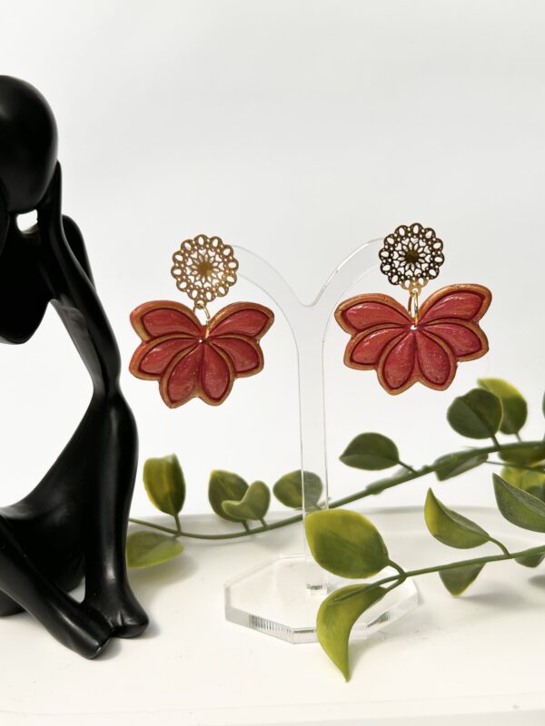 Boucles d’oreilles en pâte polymère « Fleur romantique bohème » orange et or