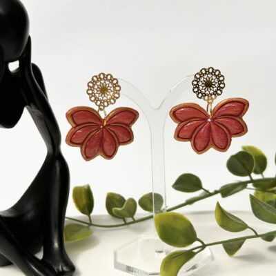 Boucles d’oreilles en pâte polymère « Fleur romantique bohème » orange et or