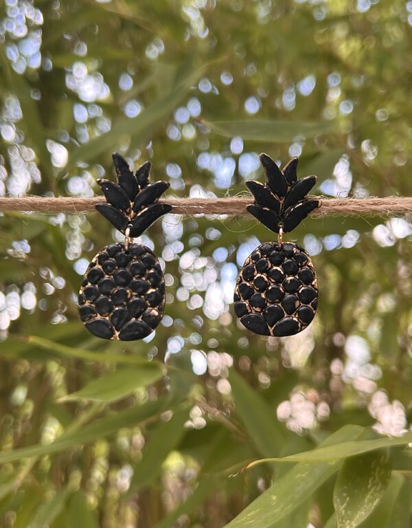 Boucles d’oreilles « Ananas » en pâte polymère, noir et or