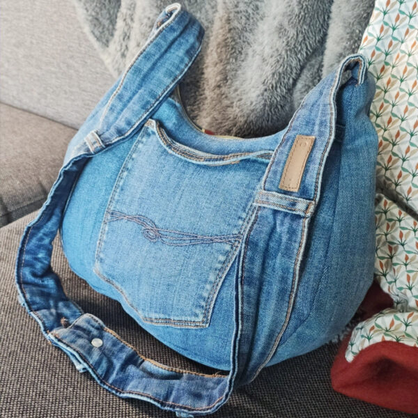 Sac en jean recyclé, vue arrière avec poche extérieure