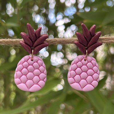 Boucles d’oreilles « Ananas » en pâte polymère, rose et bordeaux