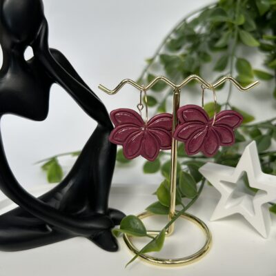 Boucles d’oreilles en pâte polymère « Fleur romantique et bohème » bordeaux