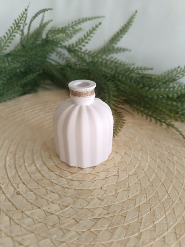 Petit vase diffuseur de parfum blanc – Image 3