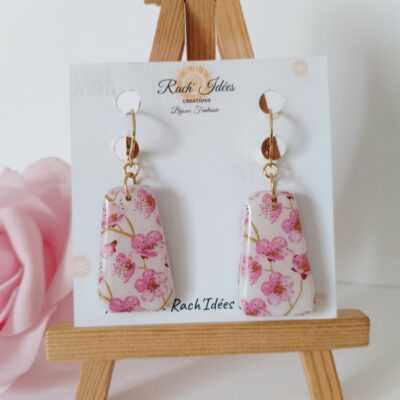 Boucles d'oreilles pâte polymère motifs fleurs roses