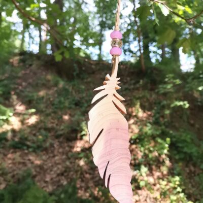Suspension plume en bois de Cèdre Tamaris