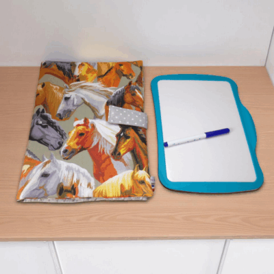 pochette range ardoise et crayons, effaceur offert, modèle animaux au choix