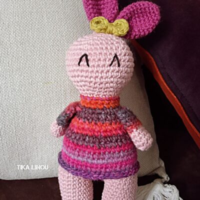 Poupée amigurumi Lapinette en pull
