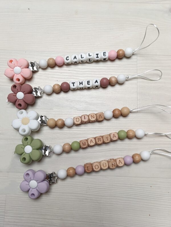 attache tétine clip fleur