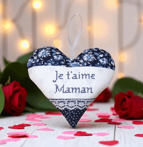 Grand coeur brodé main "Je t'aime Maman", cadeau de fête des mères, pièce unique, modèle au choix