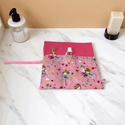 Etui, pochette pour brosse à dents, dentifrice et serviette pour filles modèles au choix