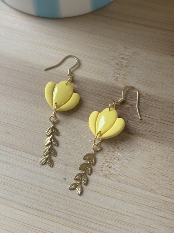 fleur jaune vif court
