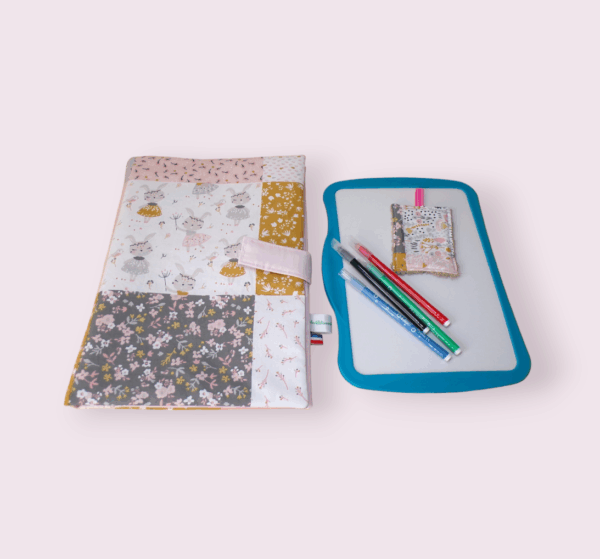 pochette range ardoise et crayons, effaceur offert, modèle filles
