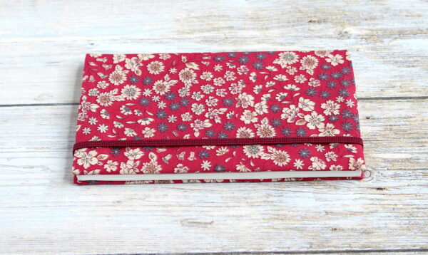 porte chequier talon haut tissu fleurs