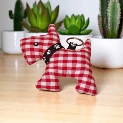 porte clés en forme de petit chien entièrement fait main modèles au choix