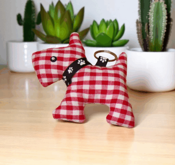porte clés en forme de petit chien entièrement fait main modèles au choix