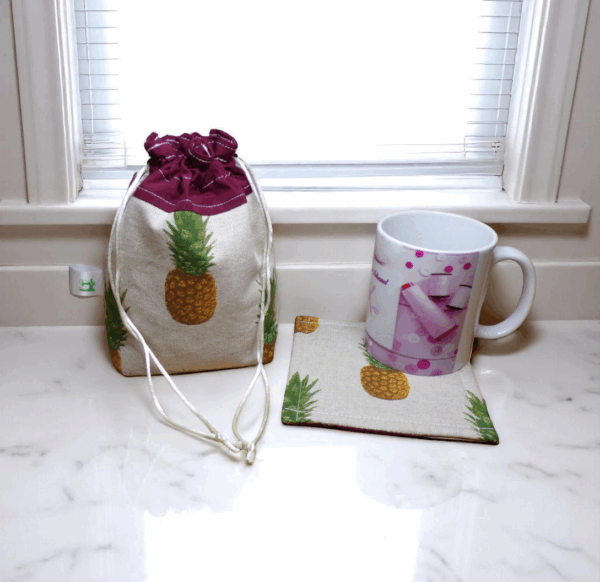 Pochette de transport pour mug et son sous mug, sac de rangement forme pochon ouatiné. Modèle au choix – Image 2