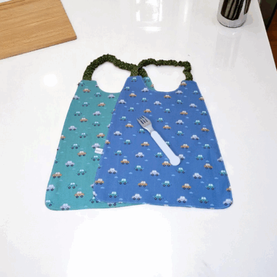 Serviette de cantine élastique réversible, bavoir maternelle, modèle pour garçon au choix