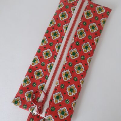 Trousse d'écolier motifs provençaux rouge et vert pour la rentrée scolaire