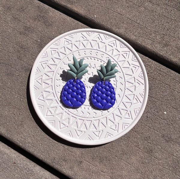 Boucles d’oreilles « Ananas » en pâte polymère, bleues et vert pâle – Image 2